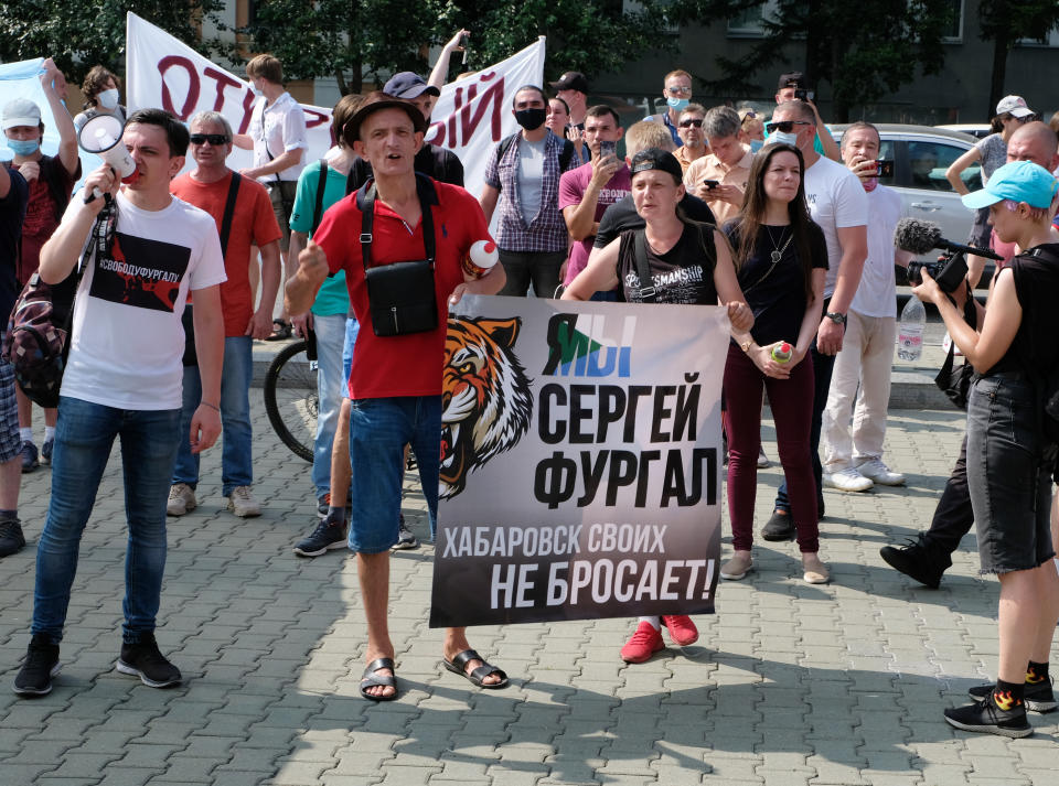 KHABAROVSK, RUSSIA - JULY 18, 2020: Citizens hold a placard reading "I Am/We Are Sergei Furgal - Khabarovsk Stands Up for Its People" during a rally in support of Khabarovsk Territory Governor Furgal recently taken into police custody over allegations of involvement in murders. Dmitry Morgulis/TASS (Photo by Dmitry Morgulis\TASS via Getty Images)