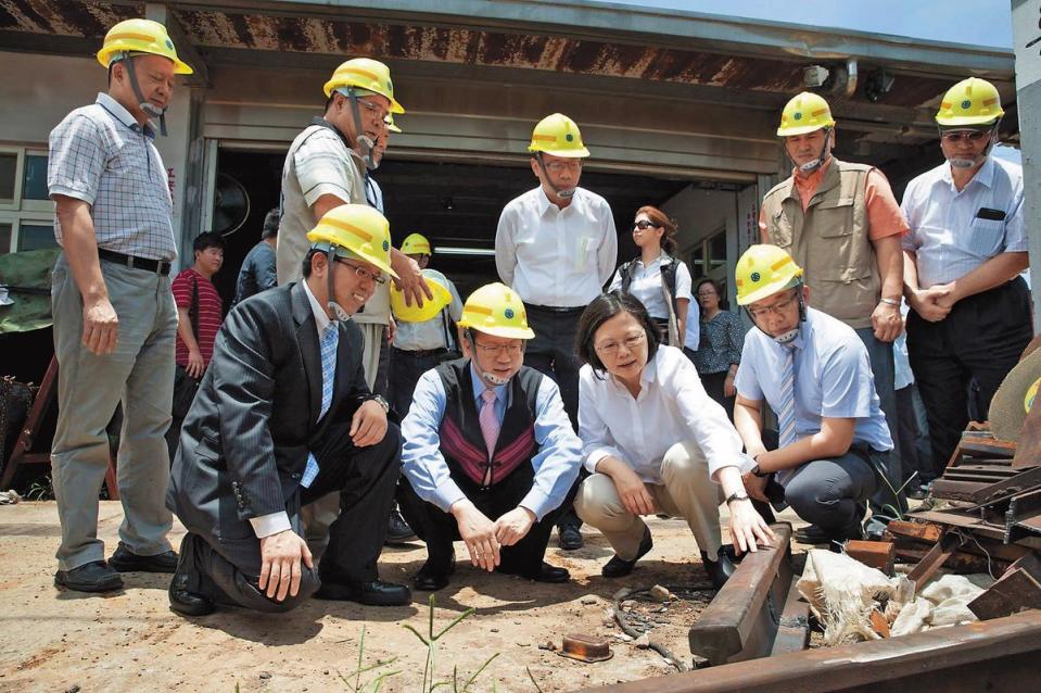 2年前，總統蔡英文擔任民進黨主席時，就曾到富岡基地。（翻攝蔡英文臉書）