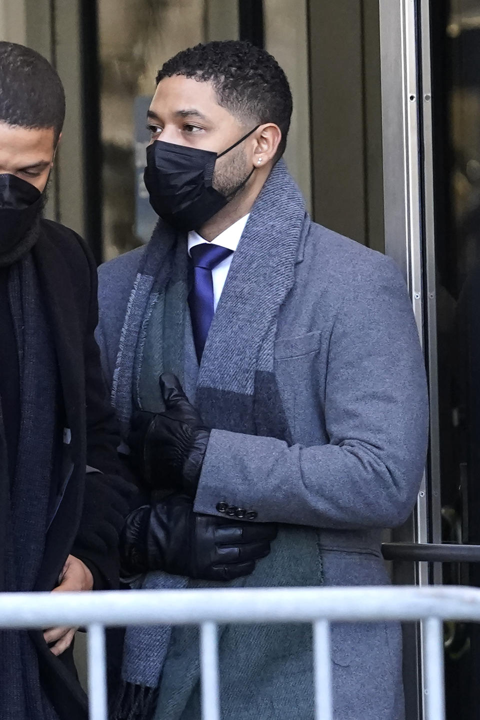Actor Jussie Smollett departs with his mother Janet, from the Leighton Criminal Courthouse, Wednesday, Dec. 8, 2021, in Chicago, after Cook County Judge James Linn gave the case to jury. (AP Photo/Nam Y. Huh)
