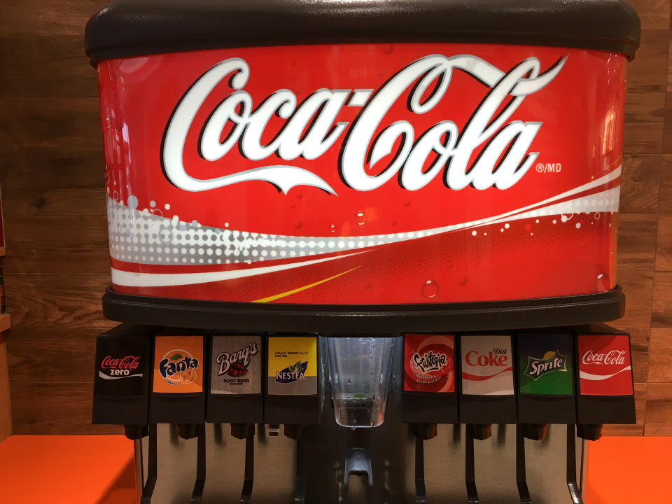 Coca Cola: Getränkeautomat (Photo by Roberto Machado Noa/LightRocket via Getty Images)