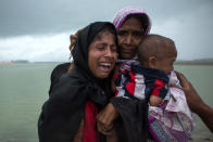 <p>Rohingya Muslim refugees react after being re-united with each other after arriving on a boat from Myanmar on Sept. 8, 2017 in Whaikhyang Bangladesh. (Photo: Dan Kitwood/Getty Images) </p>