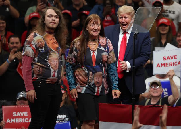 Samedi 9 juillet, à l'occasion d'un meeting organisé à Anchorage, en Alaska, pour soutenir Sarah Palin, Donald Trump a fait du Trump, multipliant les exagérations, les moqueries et les sorties tendancieuses. (Photo: Justin Sullivan / Getty Images)