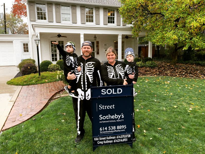 Kiki and Greg Kullman with their twin boys, Cam and Kyle pose in Columbus, Ohio