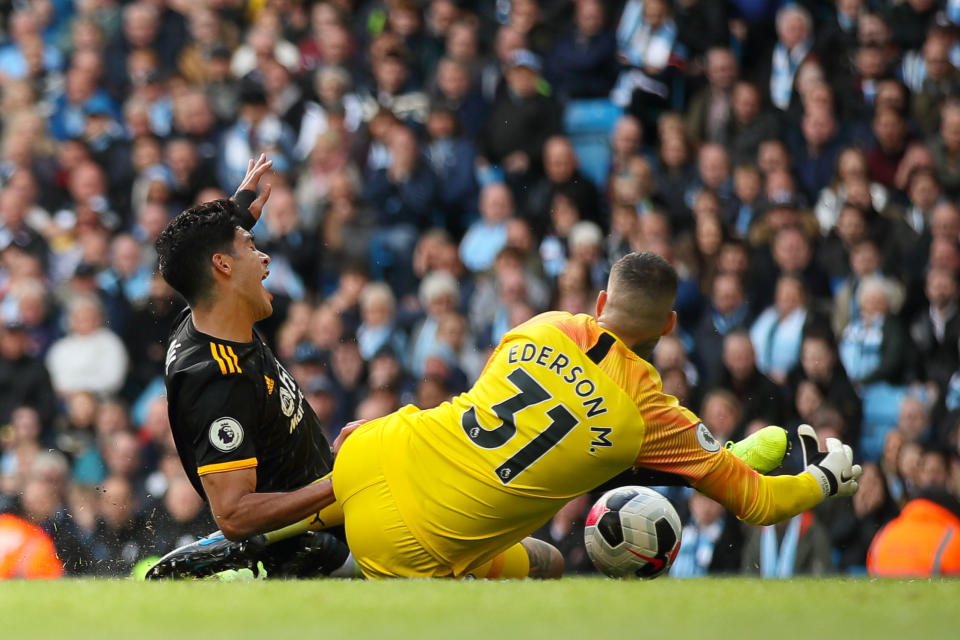 MANCHESTER, ENGLAND - OCTOBER 06: Raul Jimenez of Wolverhampton Wanderers and Ederson of Manchester City during the Premier League match between Manchester City and Wolverhampton Wanderers at Etihad Stadium on October 6, 2019 in Manchester, United Kingdom. (Photo by Matthew Ashton - AMA/Getty Images)