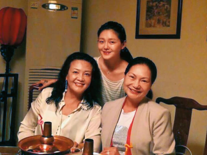 Zhang Lan (left) with former daughter-in-law Barbie Hsu and Barbie's mum, Huang Chun-Mei (right)