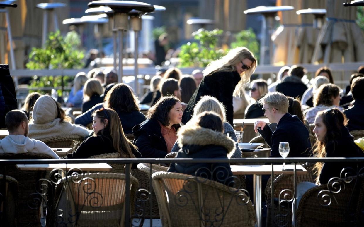 Diners at a restaurant in Stockholm - TT News Agency/Janerik Henriksson