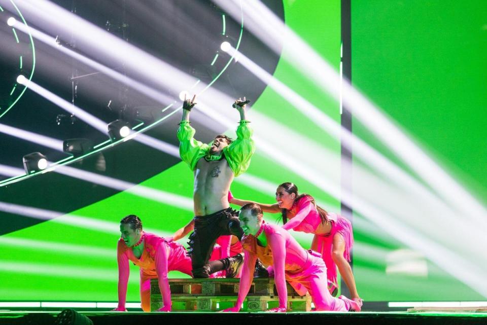 芬蘭的歌手凱里耶以誇張的舞台風格，曾一度在觀眾投票部分超車冠軍。（EBU提供）