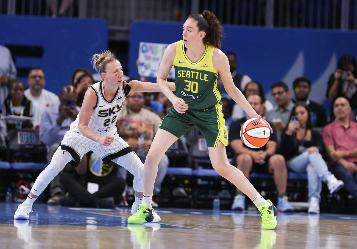 WNBA free agency 2023 Courtney Vandersloot joins Breanna Stewart on