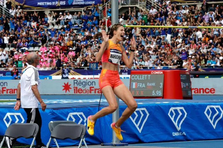 La felicidad de la ucraniana Yaroslava Mahuchikh, luego de batir el récord mundial de salto en alto después de 36 años