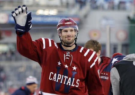 Jan 1, 2015; Washington, DC, USA; Washington Capitals right wing Troy Brouwer (20) waves to the crowd after the 2015 Winter Classic hockey game against the Chicago Blackhawks at Nationals Park. Mandatory Credit: Geoff Burke-USA TODAY Sports