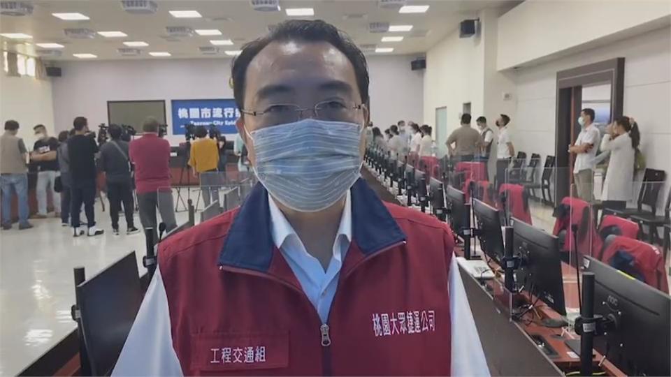 男搭機捷口罩沒戴好 乘客相勸起口角