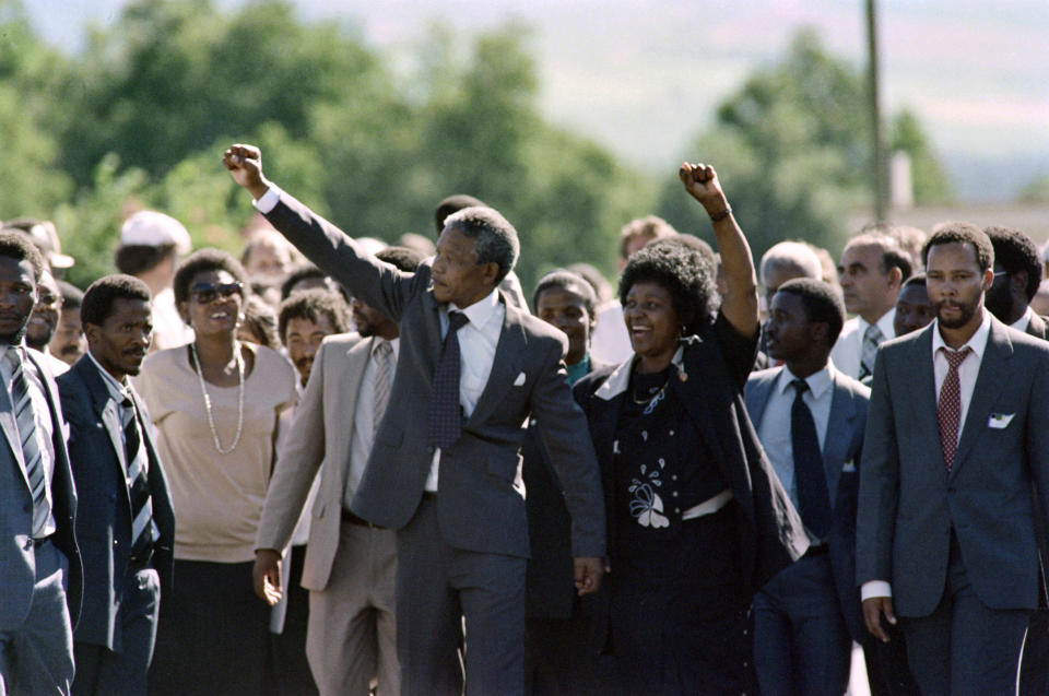 Anti-apartheid leader and African National Congress (ANC) member Nelson Mandela (C, L) and his wife Winnie raise fists upon Mandela's release from Victor Verster prison on February 11, 1990 in Paarl. AFP PHOTO ALEXANDER JOE 