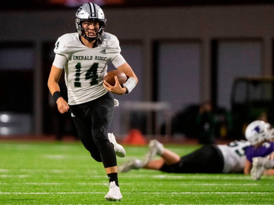 Emerald Ridge quarterback Jake Schakel scrambles for a first down in the second quarter of a 4A SPSL game against Sumner on Friday, Sept. 16, 2022, at Sunset Chev Stadium in Sumner, Wash.