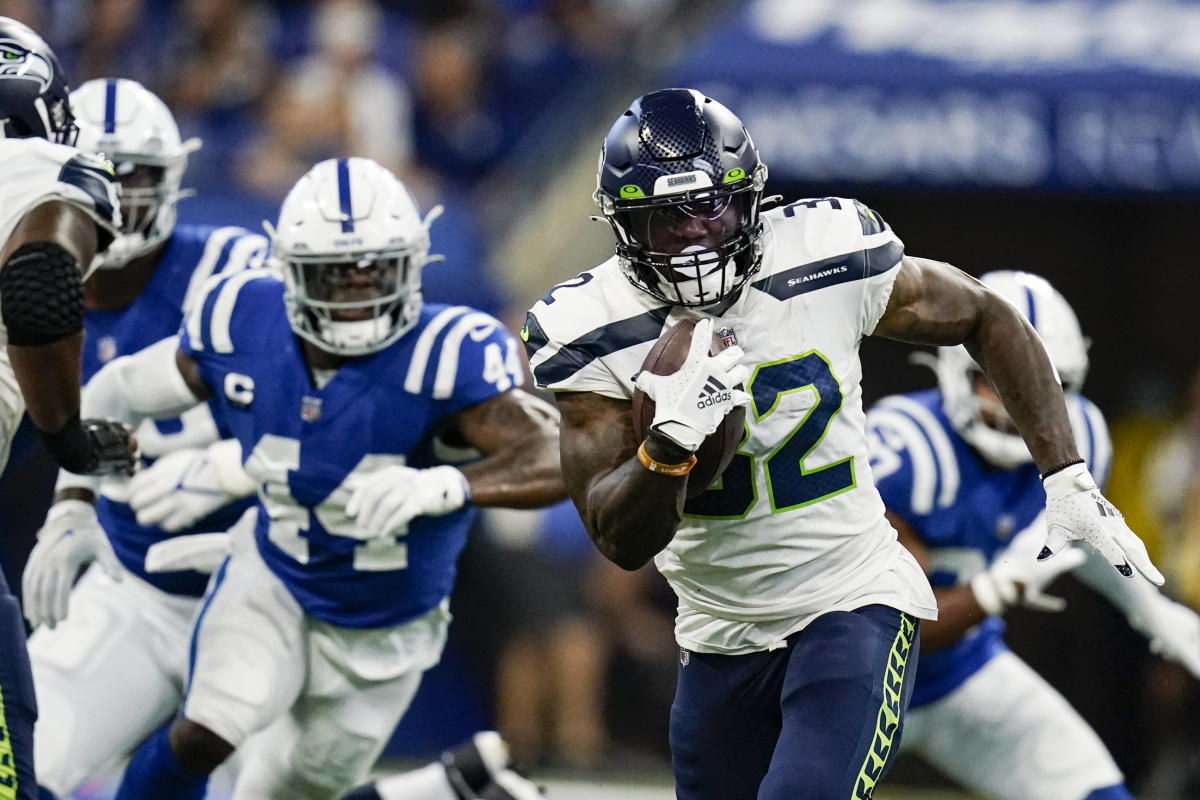 Seattle Seahawks Running Back Celebrates Touchdown With Attack on Titan  Salute - Interest - Anime News Network