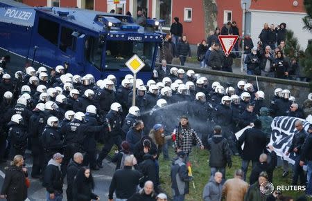 Police use pepper spray against supporters of anti-immigration right-wing movement PEGIDA (Patriotic Europeans Against the Islamisation of the West) during a demonstration march, in reaction to mass assaults on women on New Year's Eve, in Cologne, Germany, January 9, 2016. REUTERS/Wolfgang Rattay