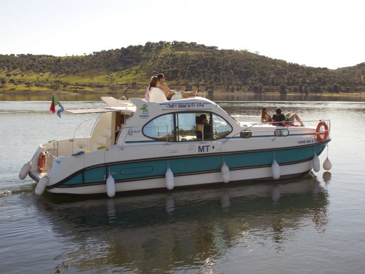 Who knew sailing could be so simple? [Photo: Amieira Marina]