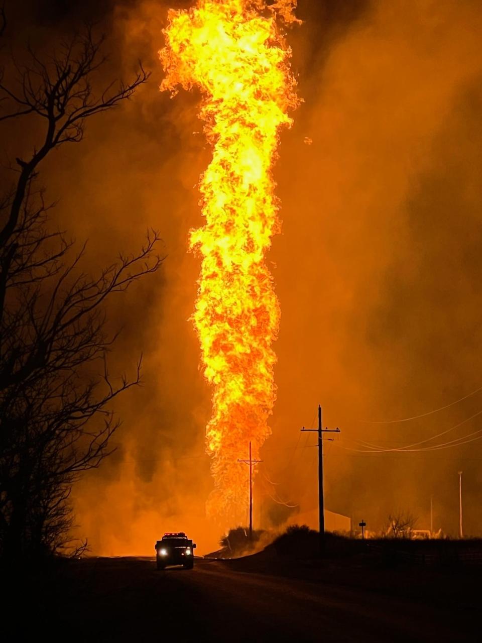 A pipeline explosion near the Oklahoma panhandle Tuesday night created flames over 500 feet tall.