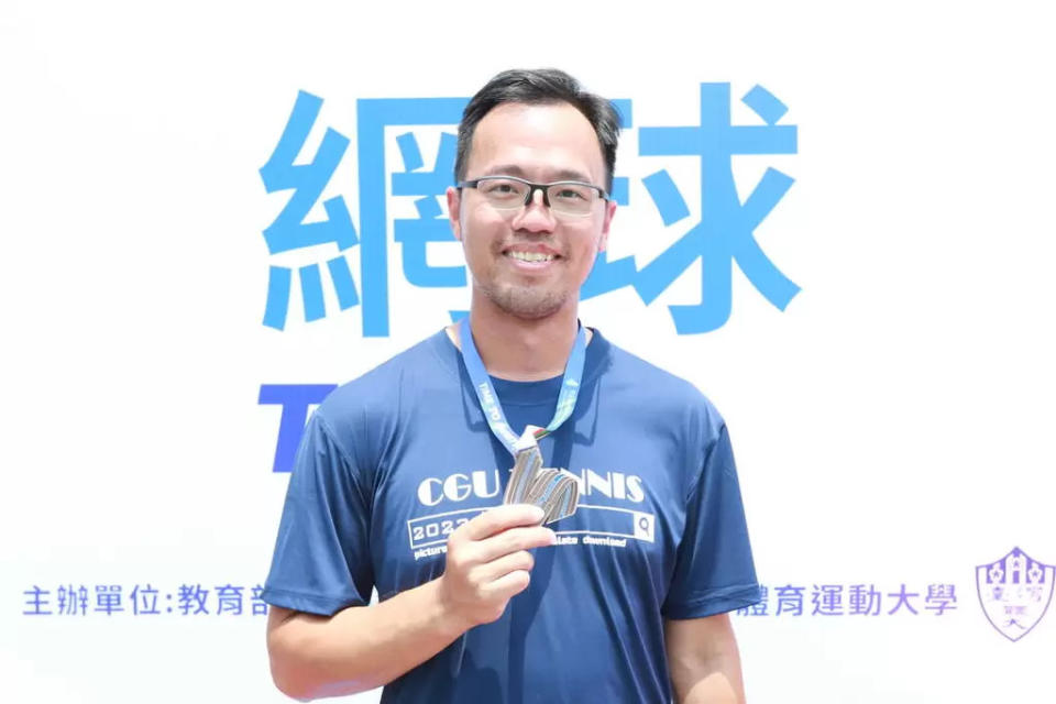 賴志揚在網球一般組男雙摘下銅牌，這也是他在全大運的第一面獎牌。四維體育推廣教育基金會提供