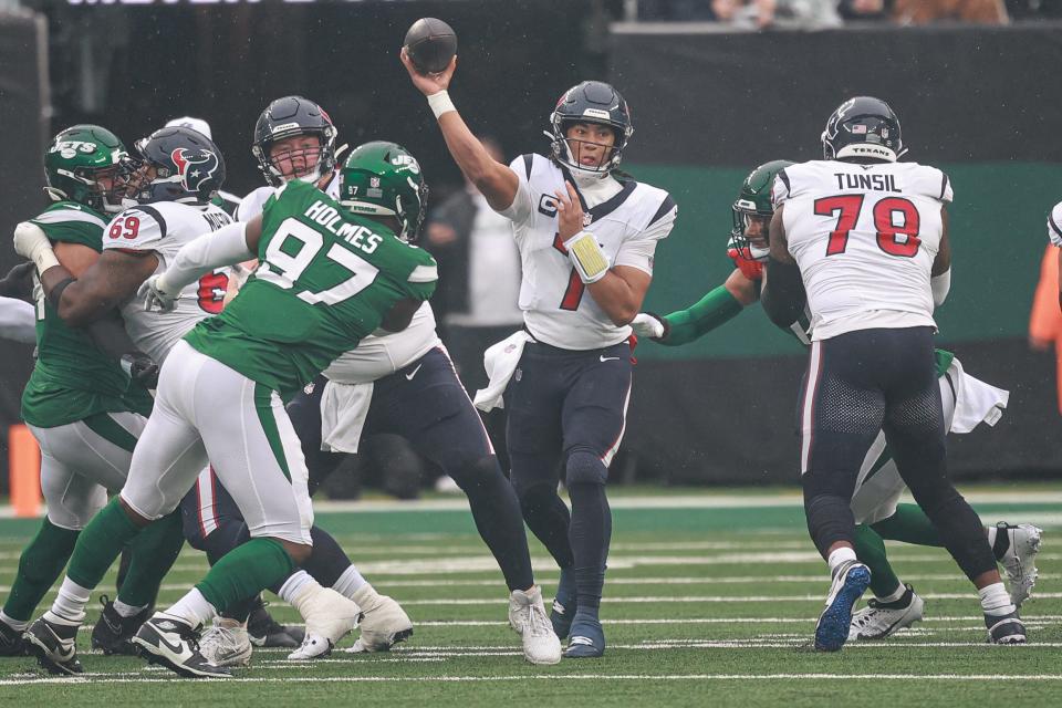 Houston Texans quarterback C.J. Stroud (7) attempts a pass during Sunday's game against the New York Jets at MetLife Stadium.