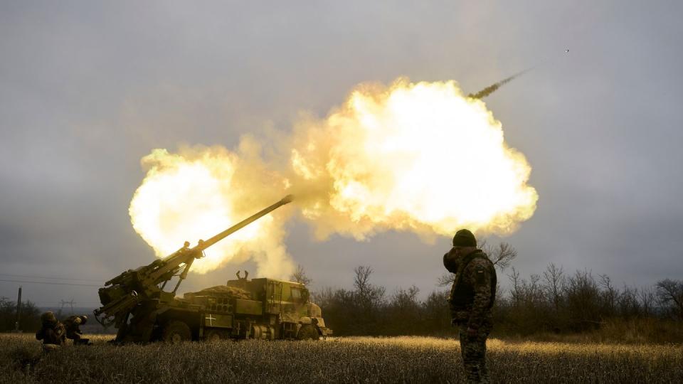 Krieg gegen die Ukraine: So ist die Lage. (Bild: Libkos/AP/dpa)