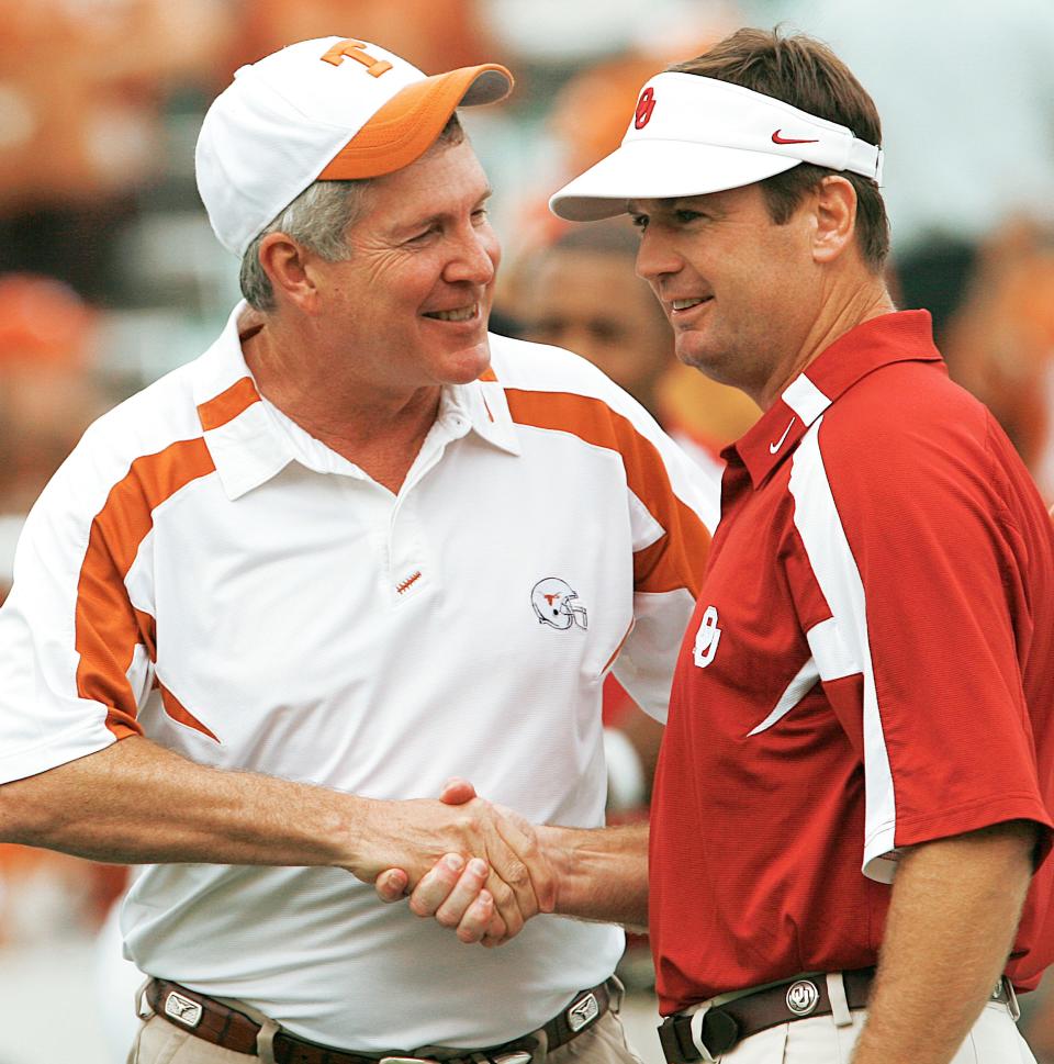 Texas coach Mack Brown, left, and Oklahoma coach Bob Stoops shake hands before the 2007 Red River Rivalry game.