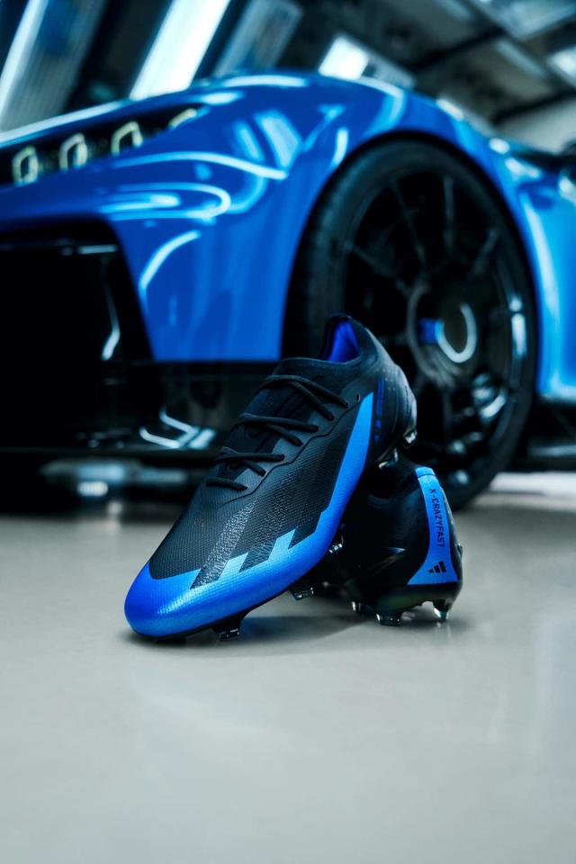 Et maintenant des chaussures de foot Bugatti