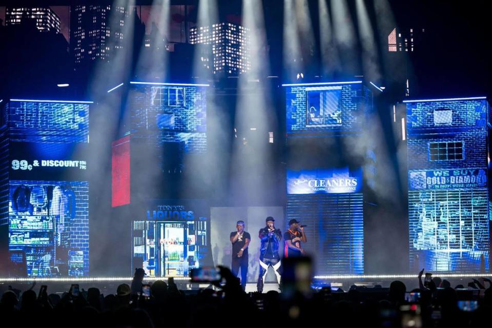 Curtis “50 Cent” Jackson, center, performs “What Up Gangsta” with members of G-Unit on his The Final Lap Tour, featuring Busta Rhymes and Jeremih, at Golden 1 Center on Monday, Sept. 4, 2023, in Sacramento. Xavier Mascareñas/xmascarenas@sacbee.com