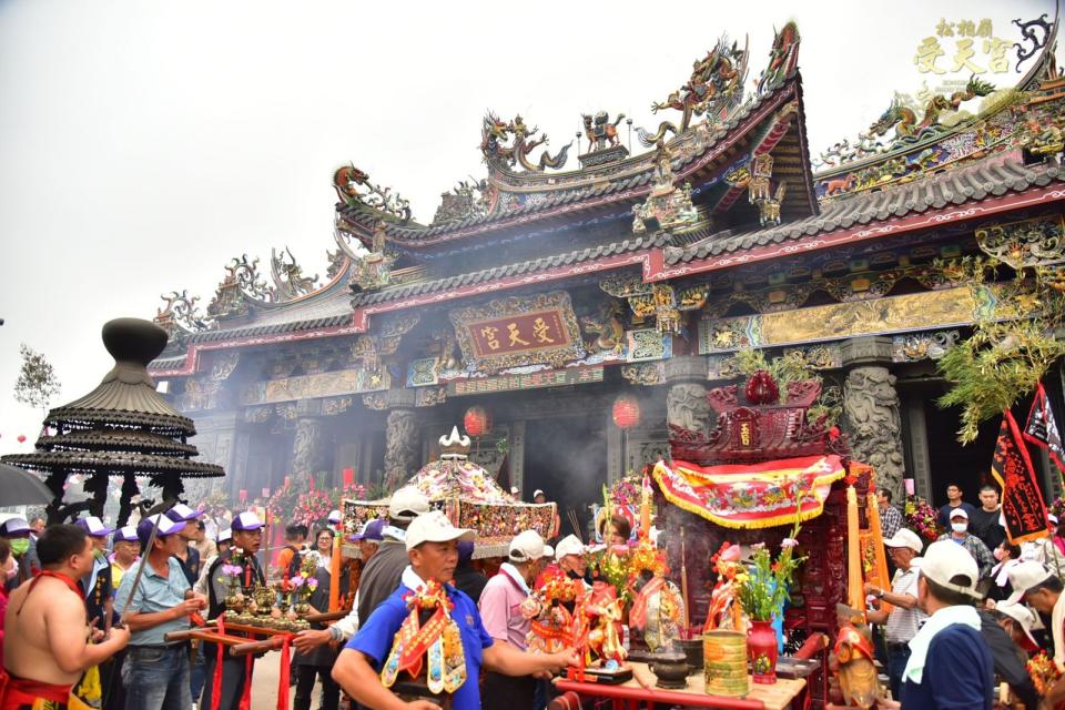 南投名間鄉的松柏嶺受天宮因徵才條件太過血汗，遭網友炎上後解釋業務並非全由一人承擔。（翻攝自松柏嶺受天宮臉書）