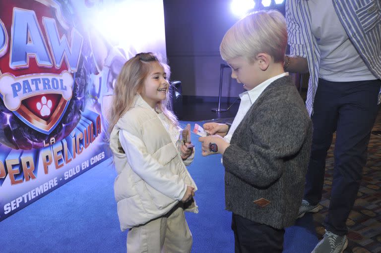 Amigos desde chiquitos, Chloe y Mirko hicieron de las suyas antes de entrar a la sala