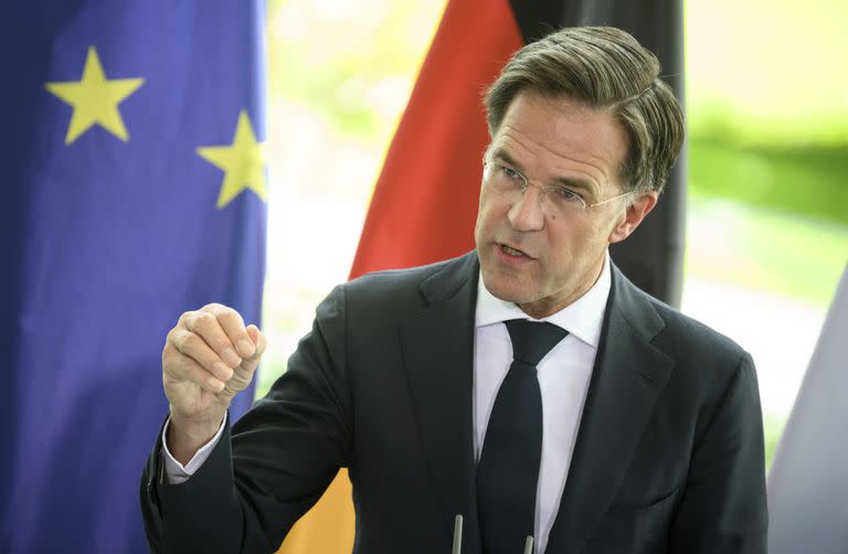 El primer ministro de Holanda, Mark Rutte, habla en conferencia de prensa junto con el canciller alemán Olaf Scholz en Berlín, martes 4 de octubre de 2022. (Bernd von Jutrczenka/dpa via AP)