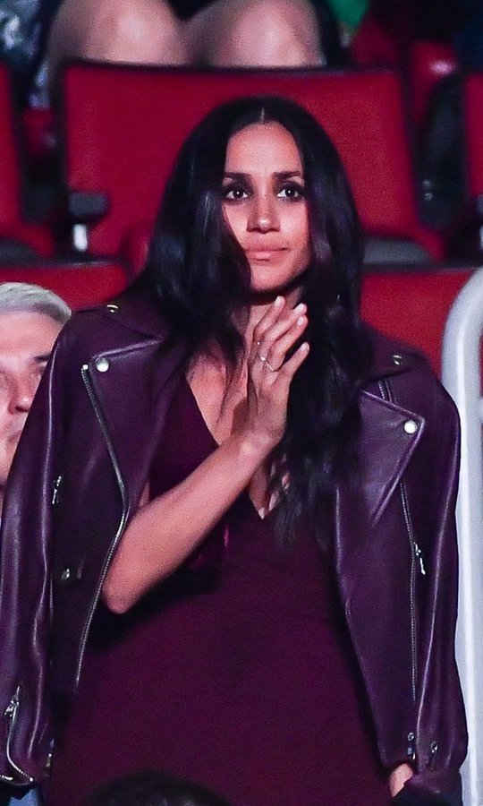 Meghan se sentó unas filas detrás de Harry y lo aplaudió con entusiasmo.