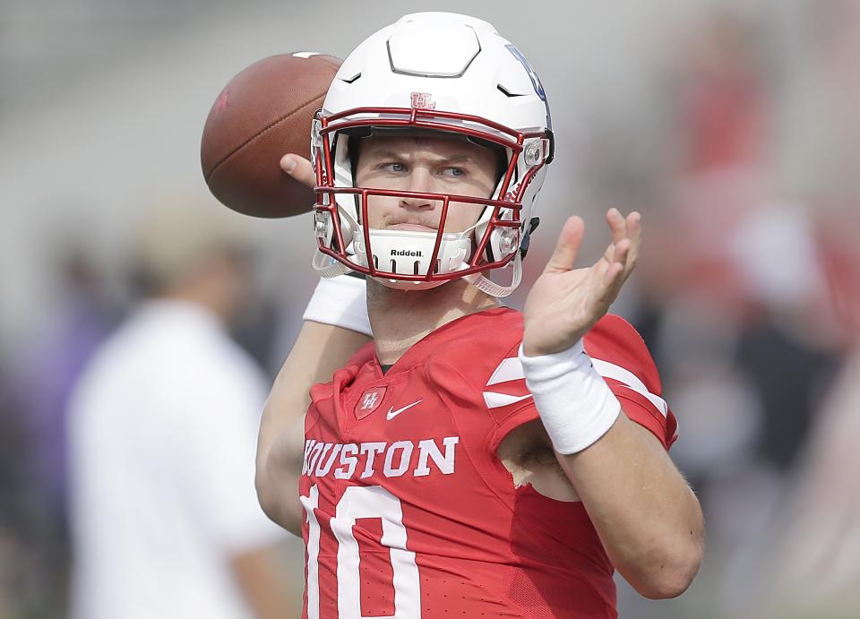 HOUSTON, TX – SEPTEMBER 23: Kyle Allen #10 of the Houston Cougars warms up before playing against Texas Tech Red Raiders at TDECU Stadium on September 23, 2017 in Houston, Texas. (Photo by Thomas B. Shea/Getty Images)