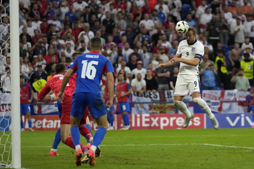 Harry Kane scores the 2-1 for England