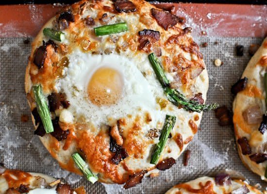 <strong>Get the <a href="http://www.howsweeteats.com/2012/05/bacon-egg-asparagus-personal-pizzas/" target="_hplink">Bacon, Egg And Asparagus Breakfast Pizzas recipe</a> by How Sweet It Is</strong>