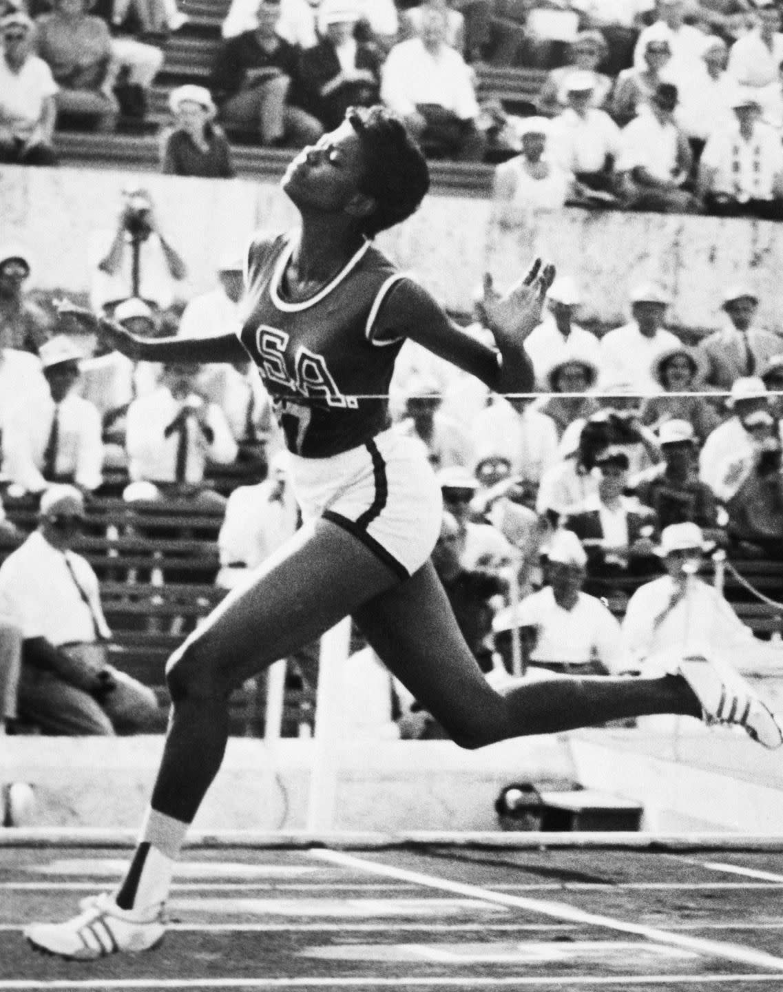 wilma rudolph crossing the finish line