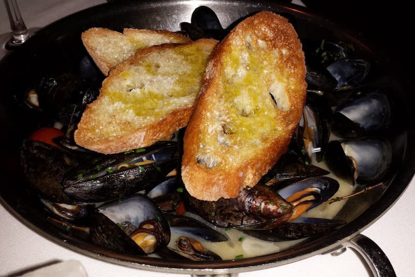 mussels with pernod and garlic toast at Spruce in San Francisco