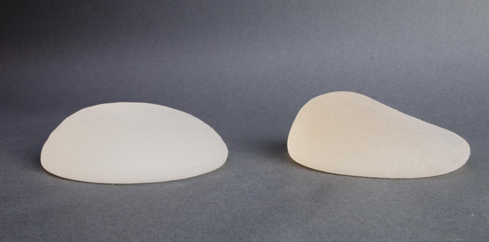 Textured breast implants