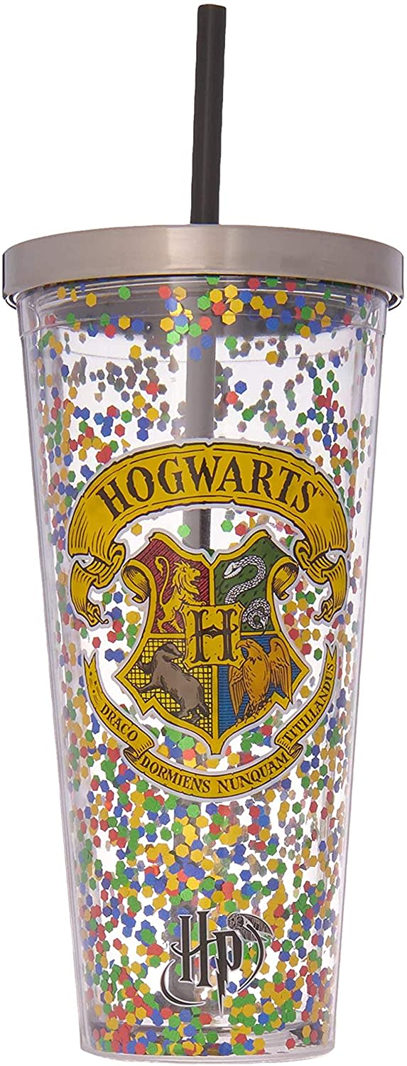 Glasses. Harry Potter tall plastic cups. Merchandising. Hogwarts House  Crest and Marauder's Map. Movie and books by J. K. Rowling. Hogwarts  Gryffindor, Hufflepuff, Ravenclaw and Slytherin Stock Photo