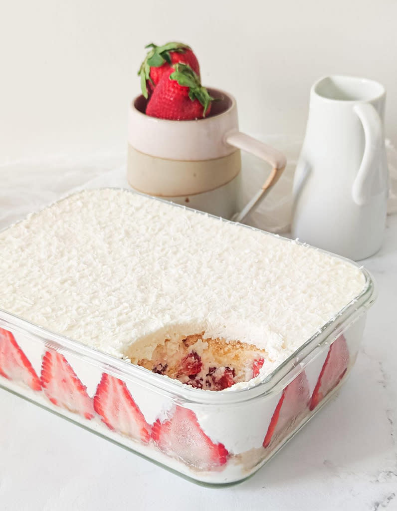 Tiramisu à la fraise et noix de coco