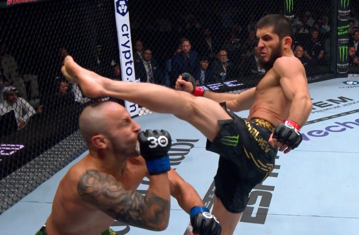 Islam Makhachev knocks out Alexander Volkanovski with early head kick in rematch