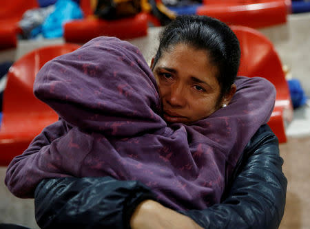 A migrant woman from Honduras, part of a caravan of thousands traveling from Central America en route to the United States, hugs her daughter as they cry together at a temporary shelter in Tijuana, Mexico November 22, 2018. REUTERS/Kim Kyung-Hoon