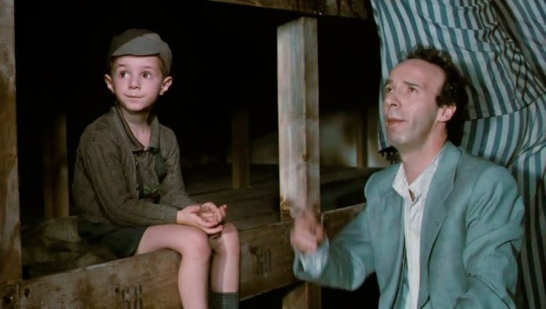 Roberto Benigni y Giorgio Cantarini en "La vida es bella"