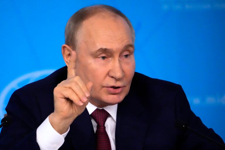 El presidente de Rusia, Vladímir Putin, habla durante una reunión en el Ministerio de Exteriores en Moscú, Rusia, el 14 de junio de 2024.