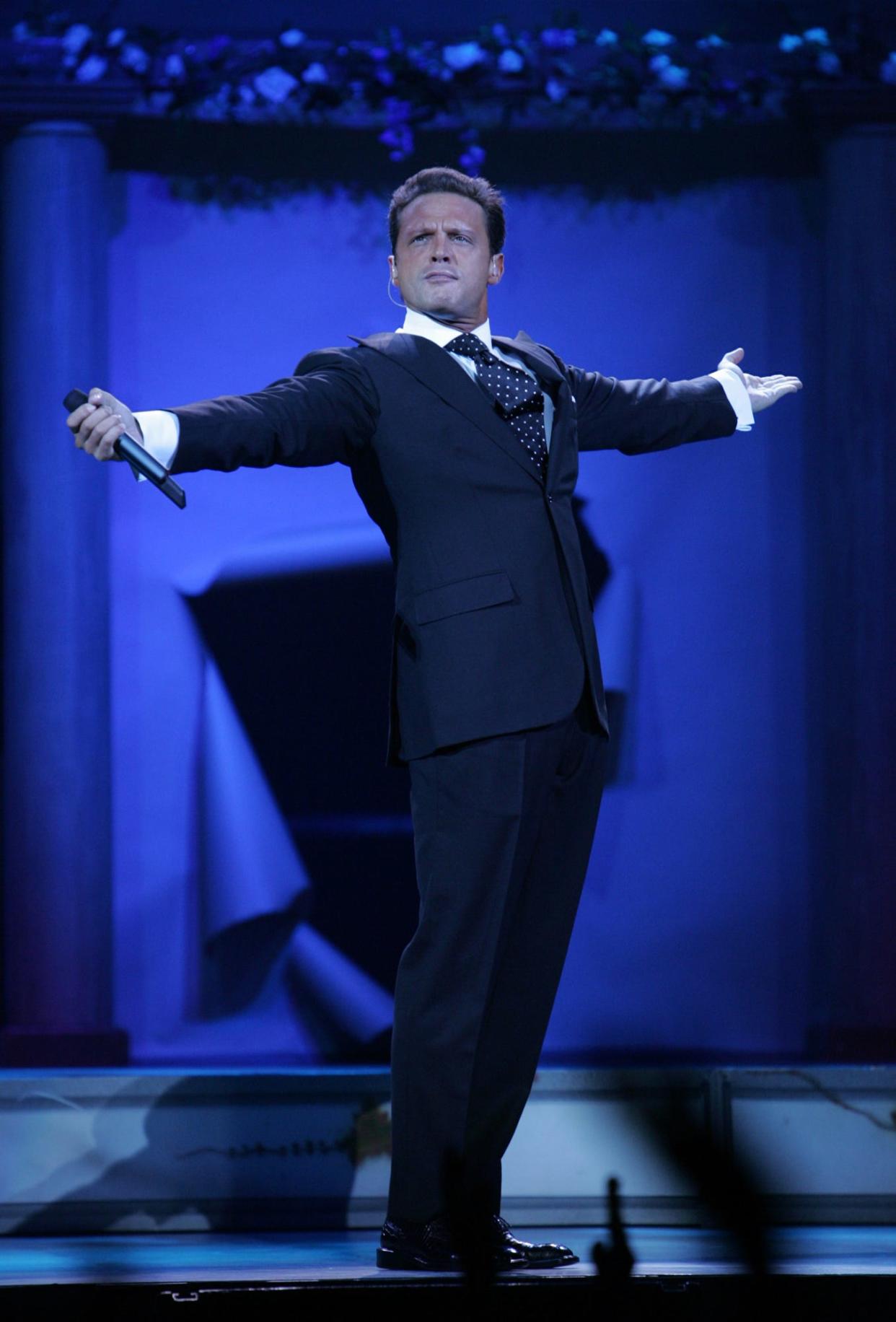 Luis Miguel performs Nov. 4, 2005, at the Erwin Center on the University of Texas campus in Austin.