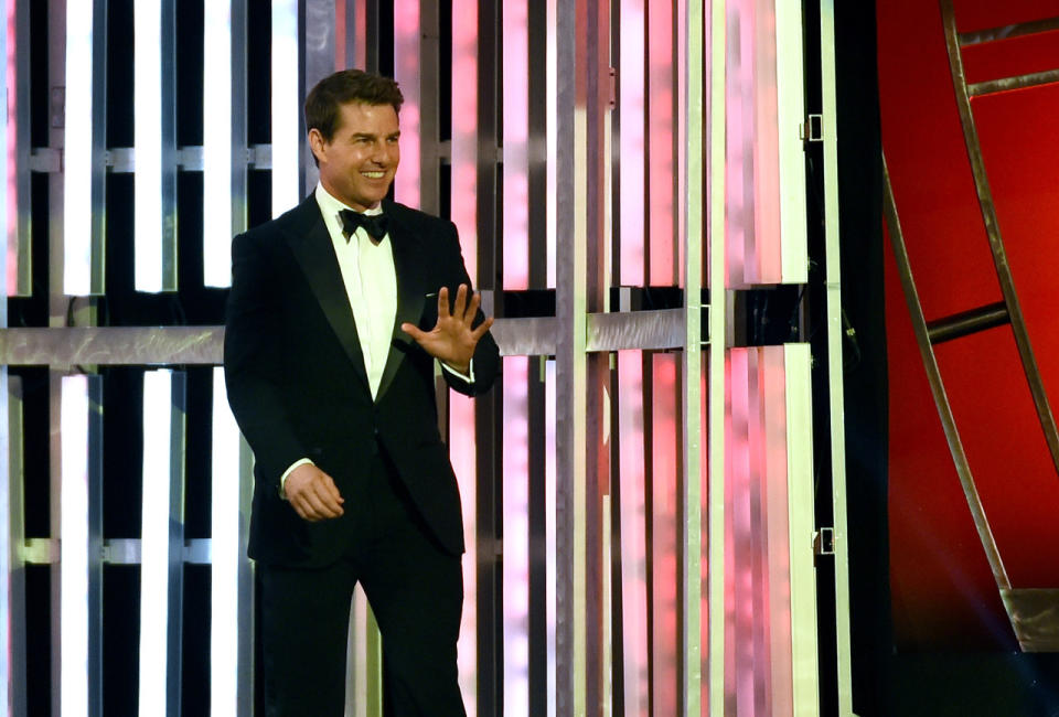 Tom Cruise vem na sequência, com rendimento de US$ 53 milhões, ficando no 37o lugar no geral e quarto entre artistas.