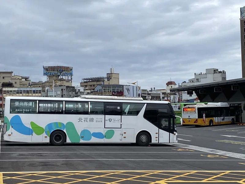 蘇花改2020年通車後，國道客運業者經營北花路線，因台鐵近年投入大量新式列車提升運能，客運常無人搭乘，業者不堪長期虧損擬停駛，其中羅東往返花蓮路線將於3月1日停駛。（中央社）