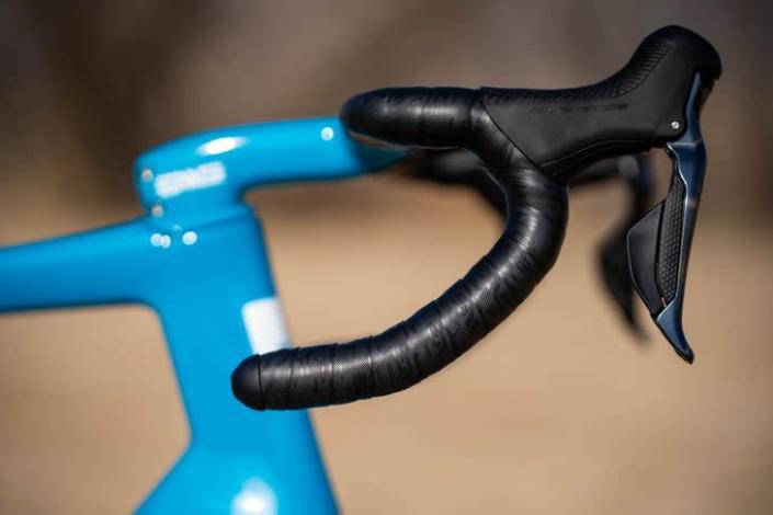 <span class="article__caption"> Short-reach handlebars with a tight radius might be a solution for riders seeking comfort without being stretched too far over the cockpit. (Photo: Ben Delaney)</span>