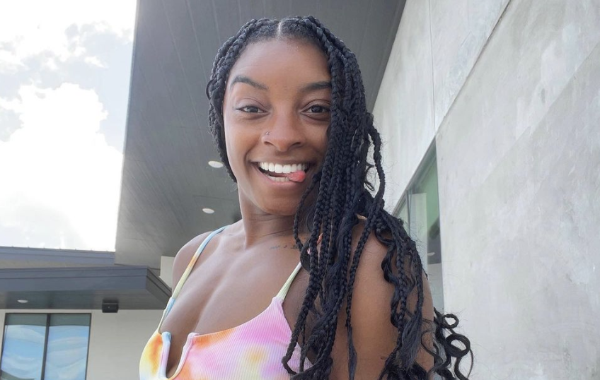 Simone Biles is all smiles in her colorful bikini in her latest Instagram post. (Instagram)