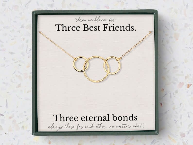 19) Three Best Friends Necklace Set