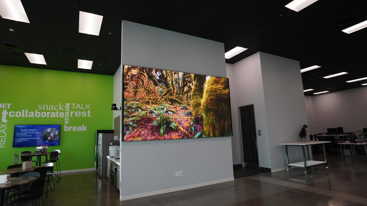  A huge Nanolumens display mounted to the wall with Chief systems at AVI-APL's Dallas showroom. . 